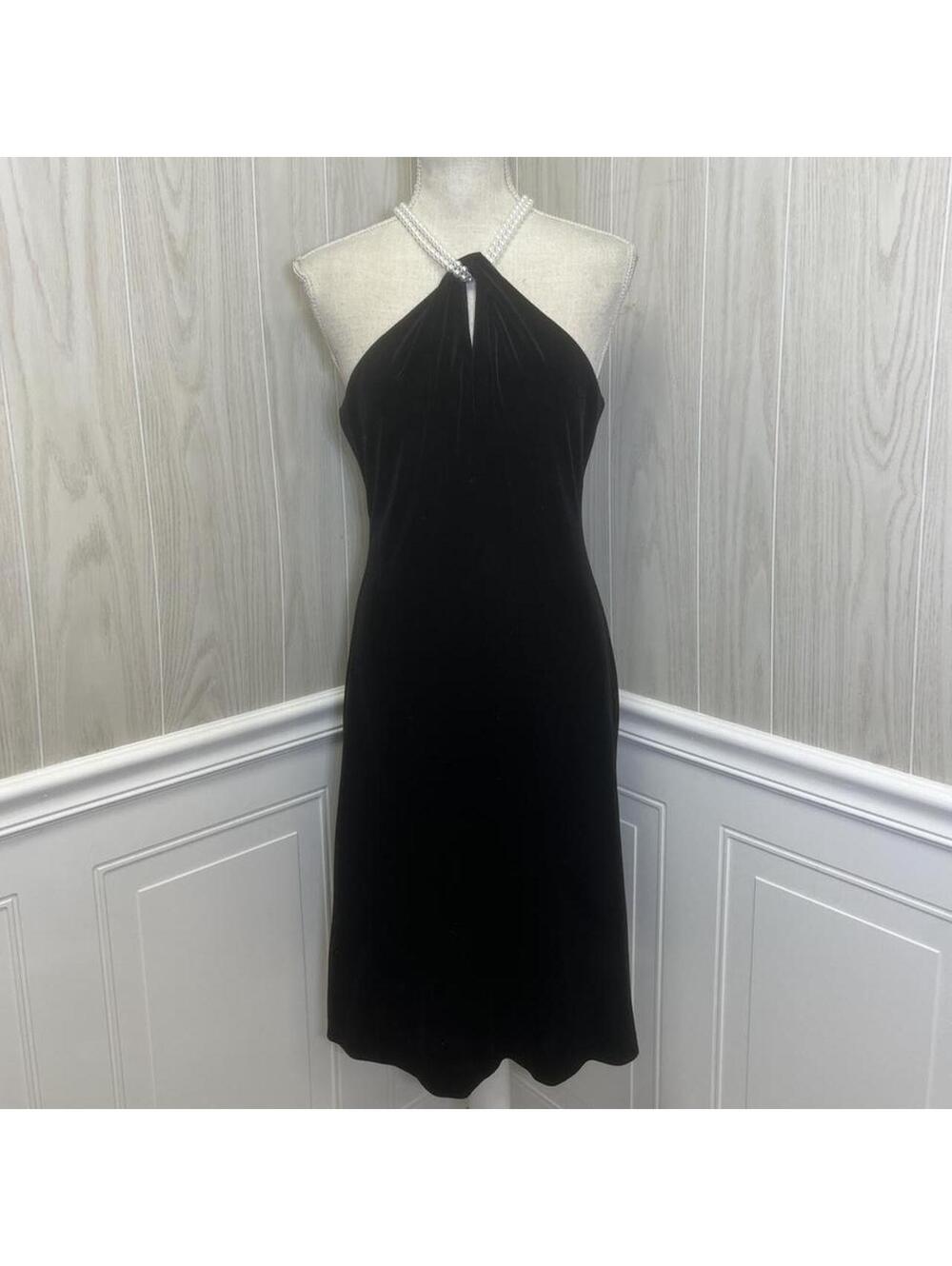 Gorgeous & simple Evan Picone black velvet halter dress w/ pearl necklace detail
